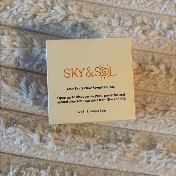 Suncare Sample Set - Cream and Multi-Color - Picture 2 of 4